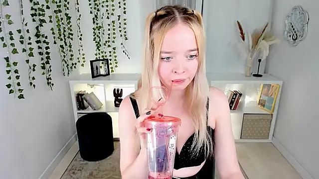 BellaMontgomery online show from 11-02-25, 09:42