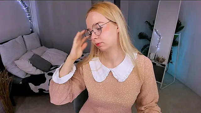 BellaMontgomery online show from 09-13-25, 09:59