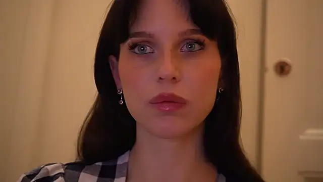 Snapshot of ellaa91 chatting on 12-05-25, 03:32 ellaa91 online show from 12-05-25, 03:32