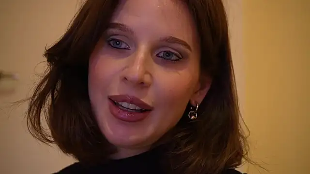 Snapshot of ellaa91 chatting on 06-17-26, 05:56 ellaa91 online show from 06-17-26, 05:56
