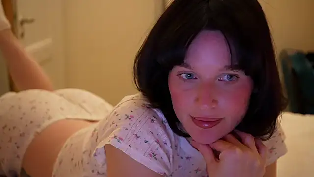 Snapshot of ellaa91 chatting on 03-16-26, 06:43 ellaa91 online show from 03-16-26, 06:43