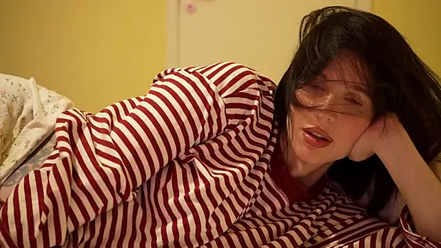 Snapshot of ellaa91 chatting on 05-14-26, 06:16 ellaa91 online show from 05-14-26, 06:16