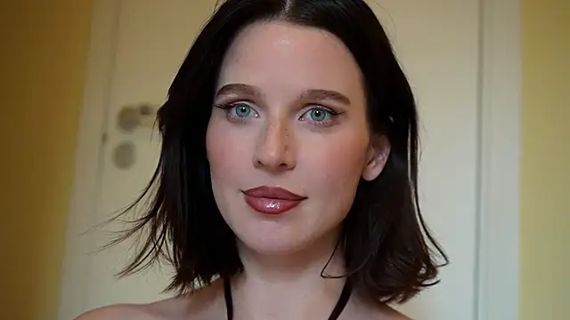 Snapshot of ellaa91 chatting on 05-20-26, 05:54 ellaa91 online show from 05-20-26, 05:54
