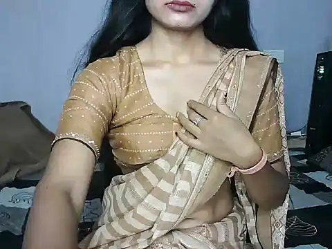 Snapshot of ROSE_GOLDE chatting on 05-27-26, 01:18 ROSE GOLDE online show from 05-27-26, 01:18