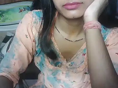Snapshot of ROSE_GOLDE chatting on 05-18-26, 08:52 ROSE GOLDE online show from 05-18-26, 08:52