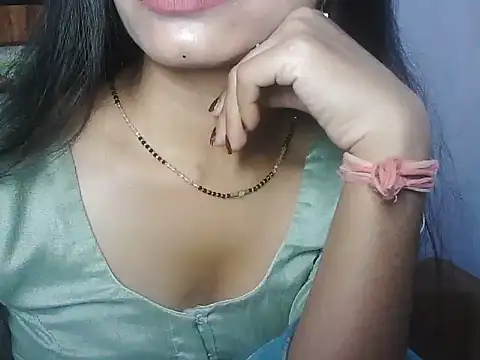 Snapshot of ROSE_GOLDE chatting on 05-17-26, 03:12 ROSE GOLDE online show from 05-17-26, 03:12