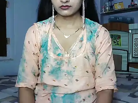 Snapshot of ROSE_GOLDE chatting on 06-18-26, 05:50 ROSE GOLDE online show from 06-18-26, 05:50