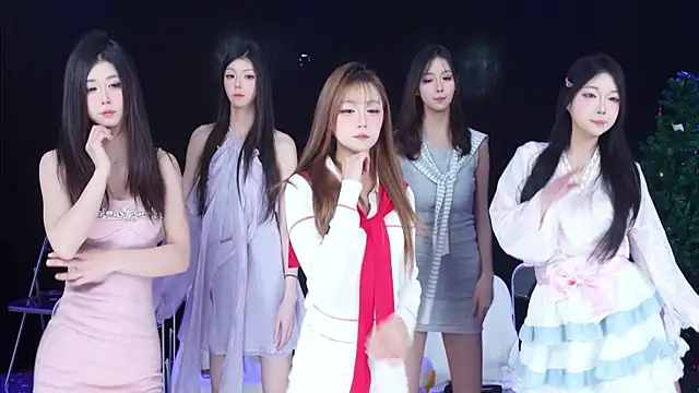 EYgirl222 online show from 01-12-26, 08:32