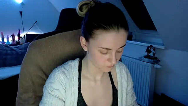 Snapshot of Melly4You chatting on 04-26-26, 09:23 Melly4You online show from 04-26-26, 09:23