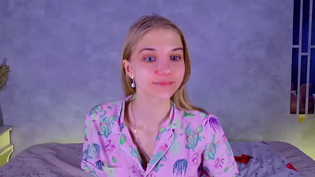 4example Chloe online show from 11-20-25, 10:49