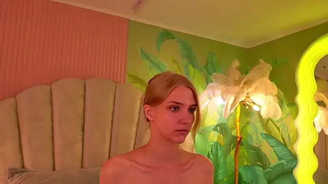 Snapshot of 4example_Chloe chatting on 06-08-26, 05:41 4example Chloe online show from 06-08-26, 05:41