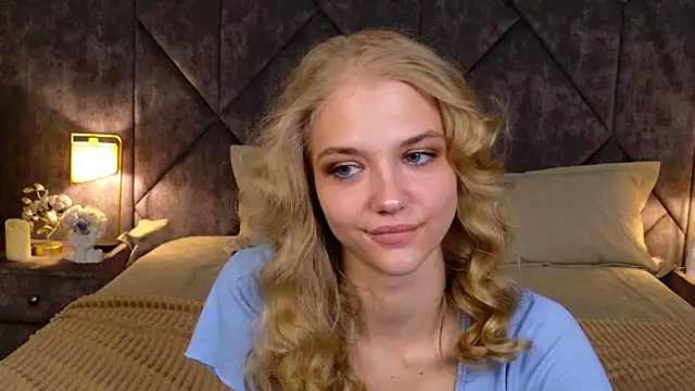 Snapshot of 4example_Chloe chatting on 04-18-26, 05:43 4example Chloe online show from 04-18-26, 05:43