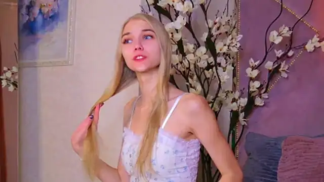 4example Chloe online show from 10-24-25, 10:36