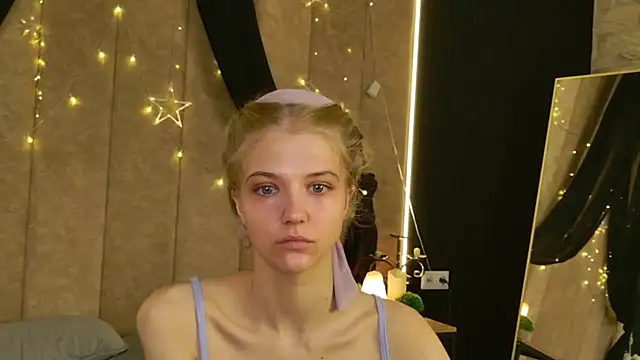 Snapshot of 4example_Chloe chatting on 05-11-26, 05:09 4example Chloe online show from 05-11-26, 05:09