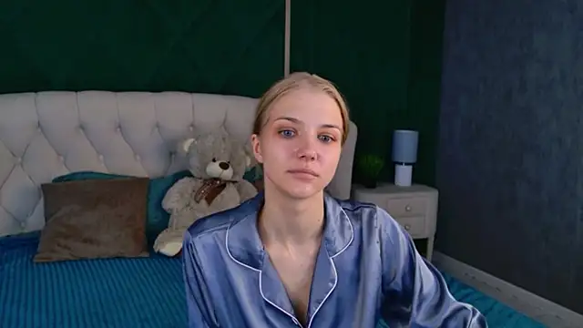 Snapshot of 4example_Chloe chatting on 05-21-26, 05:49 4example Chloe online show from 05-21-26, 05:49
