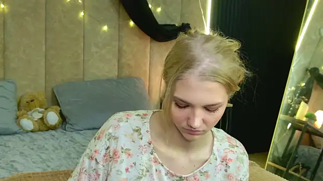 Snapshot of 4example_Chloe chatting on 05-16-26, 05:28 4example Chloe online show from 05-16-26, 05:28