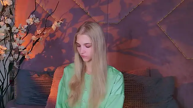 4example Chloe online show from 10-08-25, 10:39