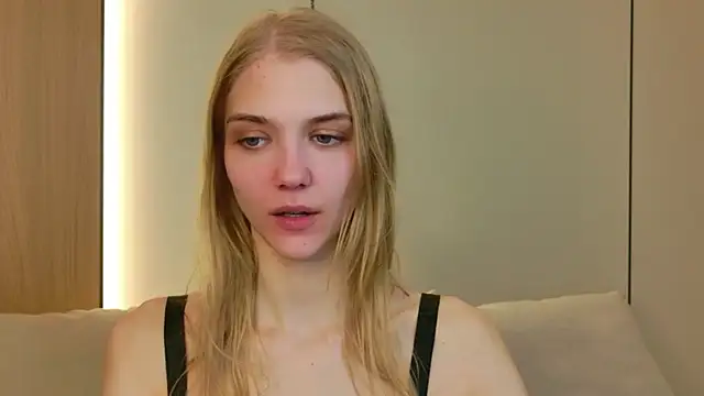 4example Chloe online show from 03-19-26, 10:37