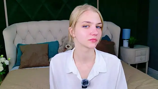 4example Chloe online show from 06-26-26, 05:35