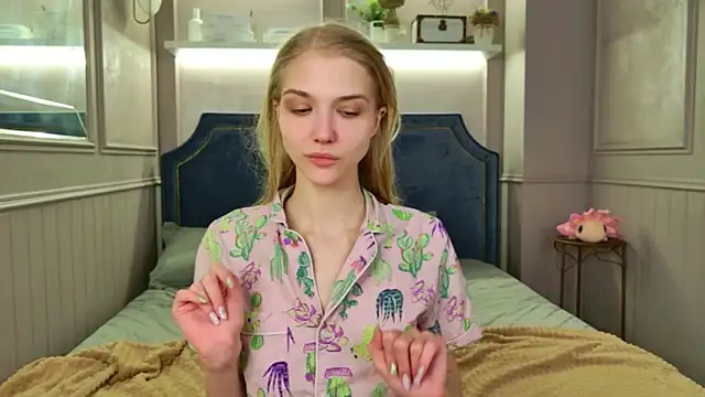 4example Chloe online show from 03-15-26, 10:22