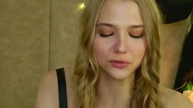 Snapshot of 4example_Chloe chatting on 05-11-26, 02:56 4example Chloe online show from 05-11-26, 02:56
