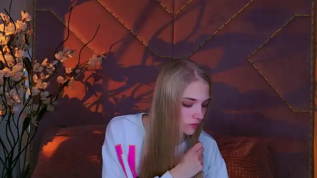 4example Chloe online show from 10-10-25, 10:49