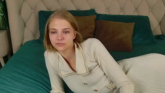 4example Chloe online show from 03-25-26, 05:51