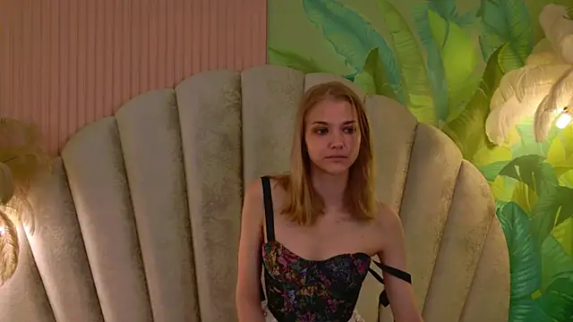 Snapshot of 4example_Chloe chatting on 05-24-26, 05:40 4example Chloe online show from 05-24-26, 05:40