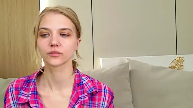 Snapshot of 4example_Chloe chatting on 05-06-26, 05:33 4example Chloe online show from 05-06-26, 05:33