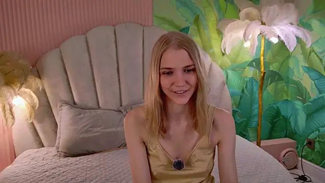 4example Chloe online show from 06-14-26, 05:41