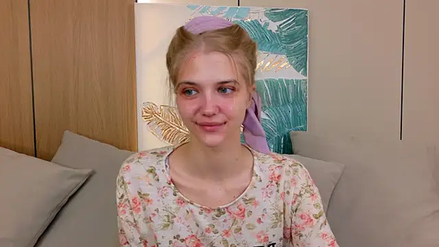 Snapshot of 4example_Chloe chatting on 05-13-26, 05:25 4example Chloe online show from 05-13-26, 05:25