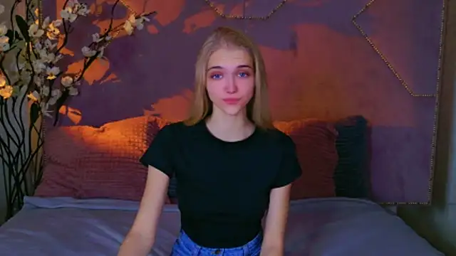 4example Chloe online show from 10-15-25, 10:45