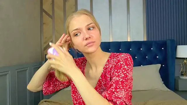 Snapshot of 4example_Chloe chatting on 05-20-26, 05:37 4example Chloe online show from 05-20-26, 05:37