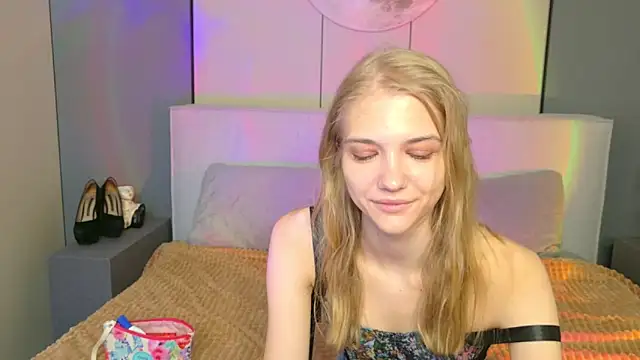 4example Chloe online show from 04-14-26, 05:45