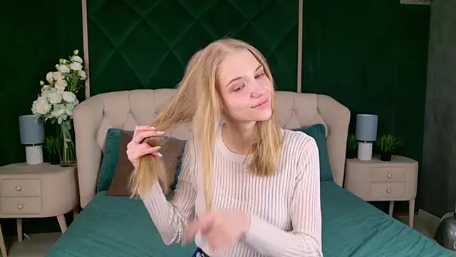 4example Chloe online show from 03-11-26, 08:25