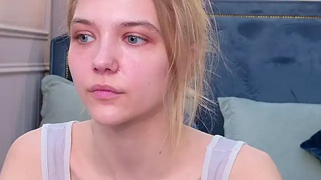 Snapshot of 4example_Chloe chatting on 05-10-26, 05:44 4example Chloe online show from 05-10-26, 05:44