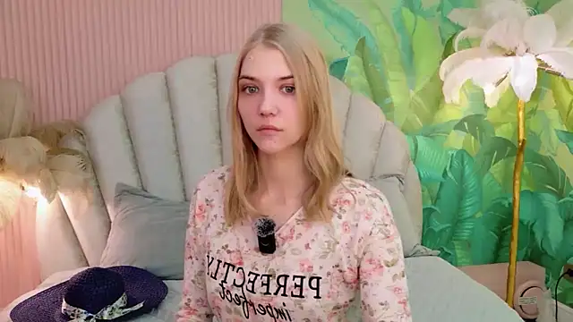 4example Chloe online show from 06-21-26, 05:35