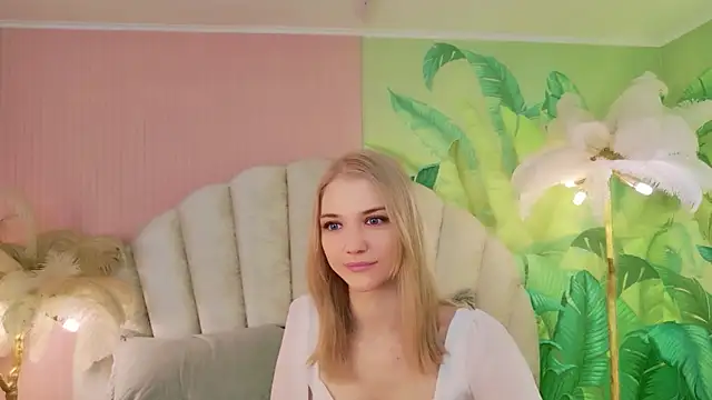 4example Chloe online show from 06-17-26, 05:51