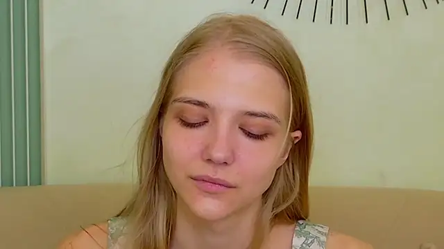 4example Chloe online show from 03-22-26, 10:39