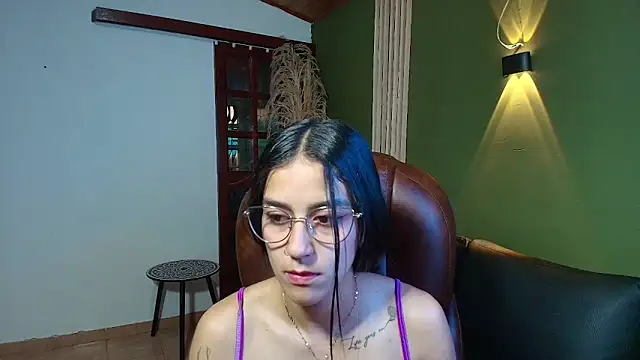 Snapshot of DanielaMonroe chatting on 10-20-25, 08:42 DanielaMonroe online show from 10-20-25, 08:42