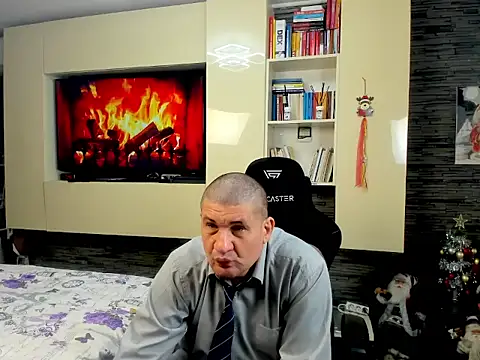 SpartacusDaddy48 online show from 02-19-26, 03:42