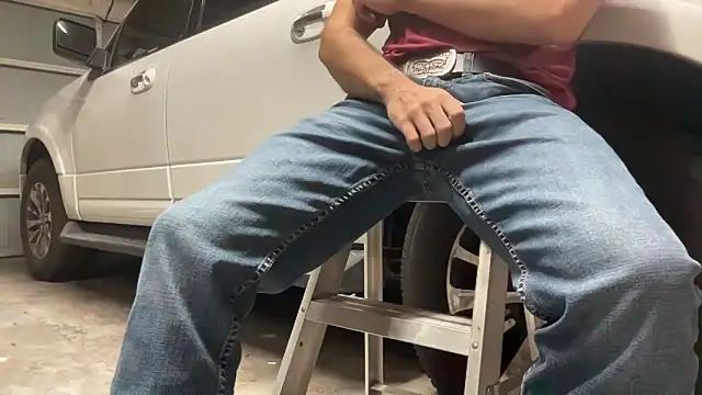 Snapshot of HorneyCowboy154 chatting on 09-25-25, 10:27 HorneyCowboy154 online show from 09-25-25, 10:27