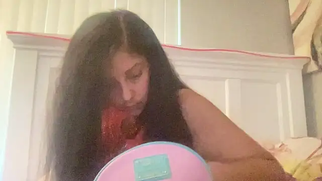 Snapshot of sweetnjuicyyy chatting on 10-12-25, 12:12 sweetnjuicyyy online show from 10-12-25, 12:12