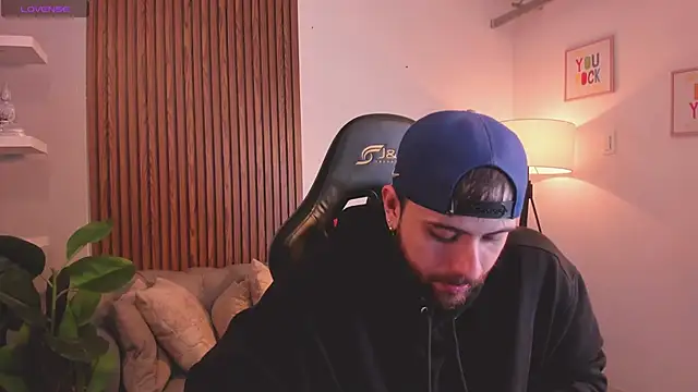 Maximo Wolff online show from 04-13-26, 01:09