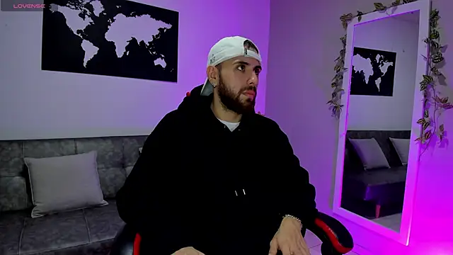 Maximo Wolff online show from 12-22-25, 07:47