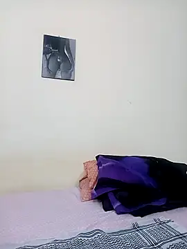 Miss-Hennessy online show from 04-14-26, 07:30