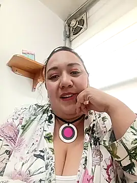 Snapshot of Caroomoom27 chatting on 09-18-25, 05:49 Caroomoom27 online show from 09-18-25, 05:49