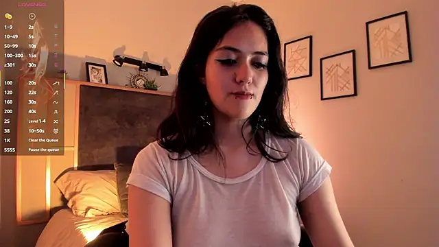Snapshot of Azurra_amatto2 chatting on 09-12-25, 08:19 Azurra amatto2 online show from 09-12-25, 08:19