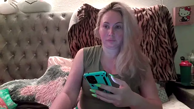 Snapshot of BigBoobsBlair chatting on 10-04-25, 05:20 BigBoobsBlair online show from 10-04-25, 05:20