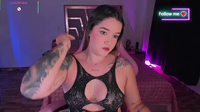 Snapshot of lunaarose chatting on 02-25-26, 04:12 lunaarose online show from 02-25-26, 04:12